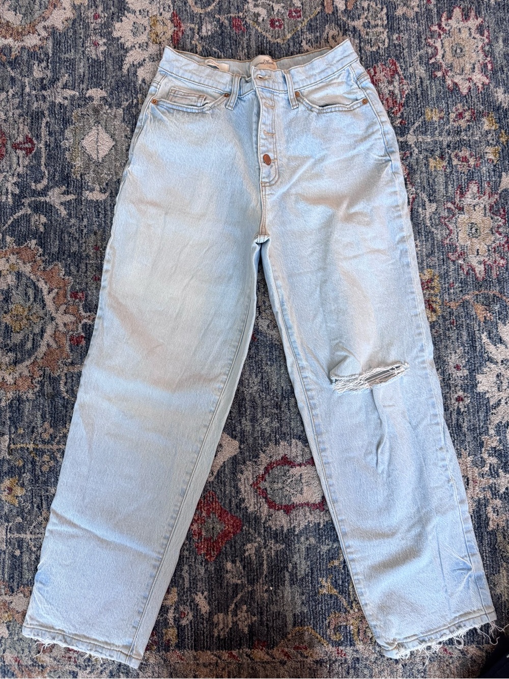 Universal Thread Light Wash Boyfriend Jeans with Knee Rip